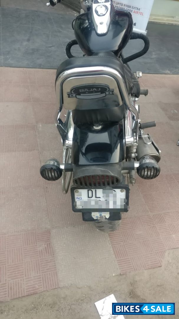 Black Bajaj Avenger 220 DTS-i
