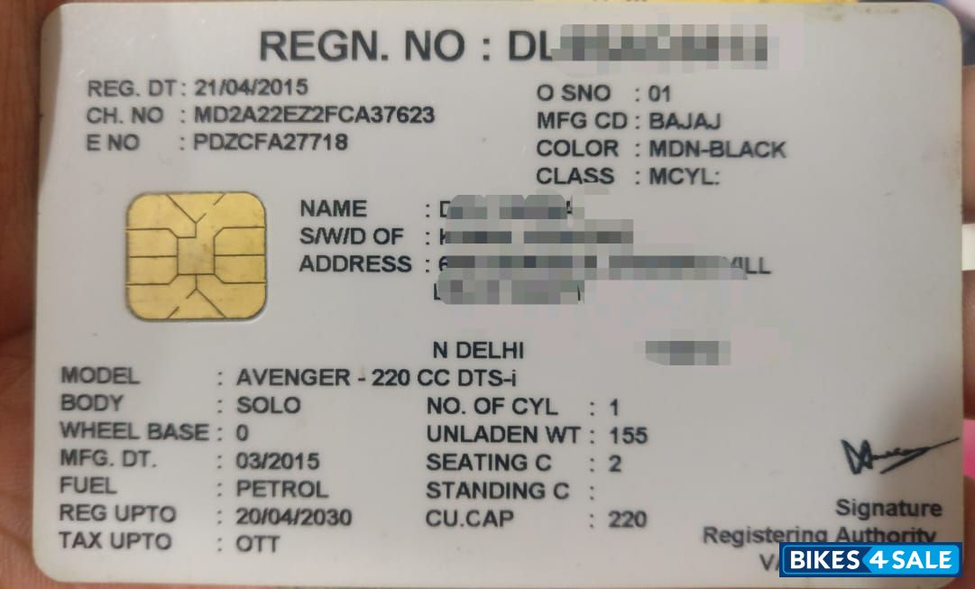 Black Bajaj Avenger 220 DTS-i
