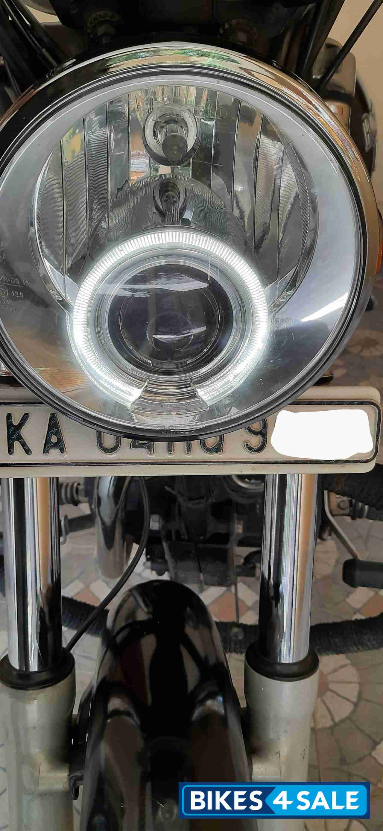 Matte-black Royal Enfield Thunderbird 500 Matte-black Royal Enfield Thunderbird 500