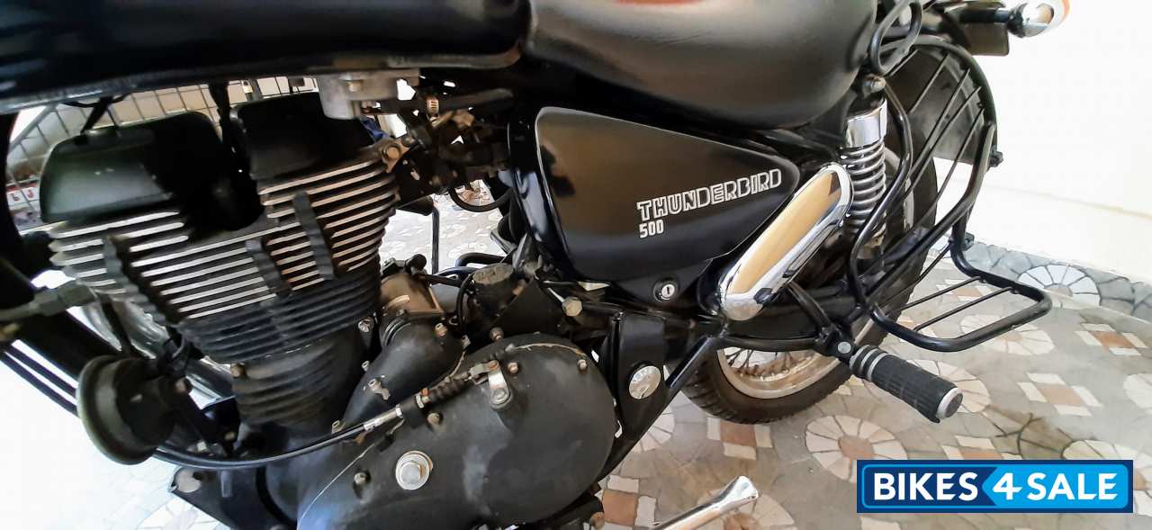 Matte-black Royal Enfield Thunderbird 500 Matte-black Royal Enfield Thunderbird 500