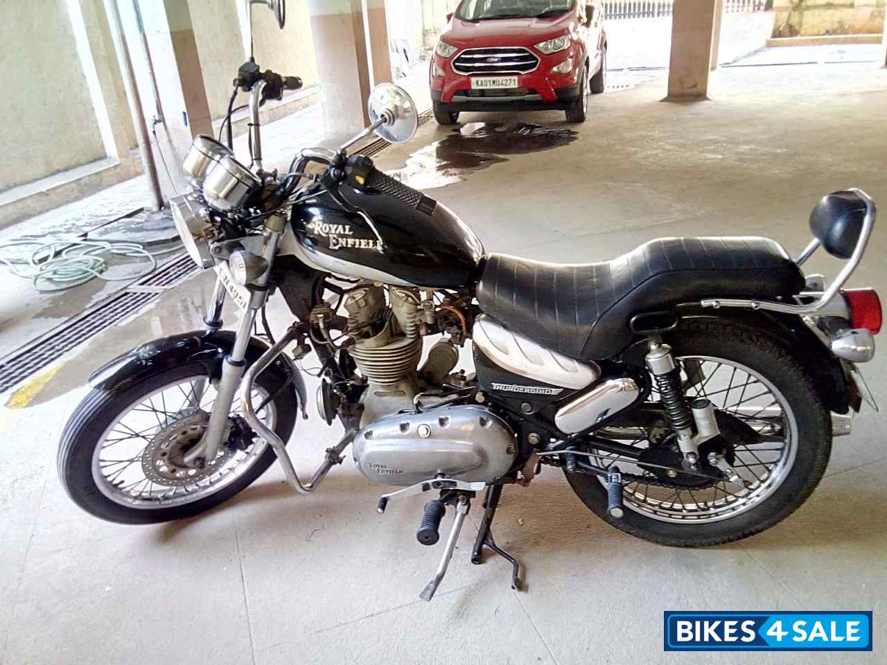 Black Royal Enfield Thunderbird 350