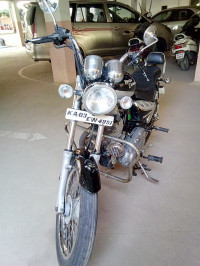 Black Royal Enfield Thunderbird 350
