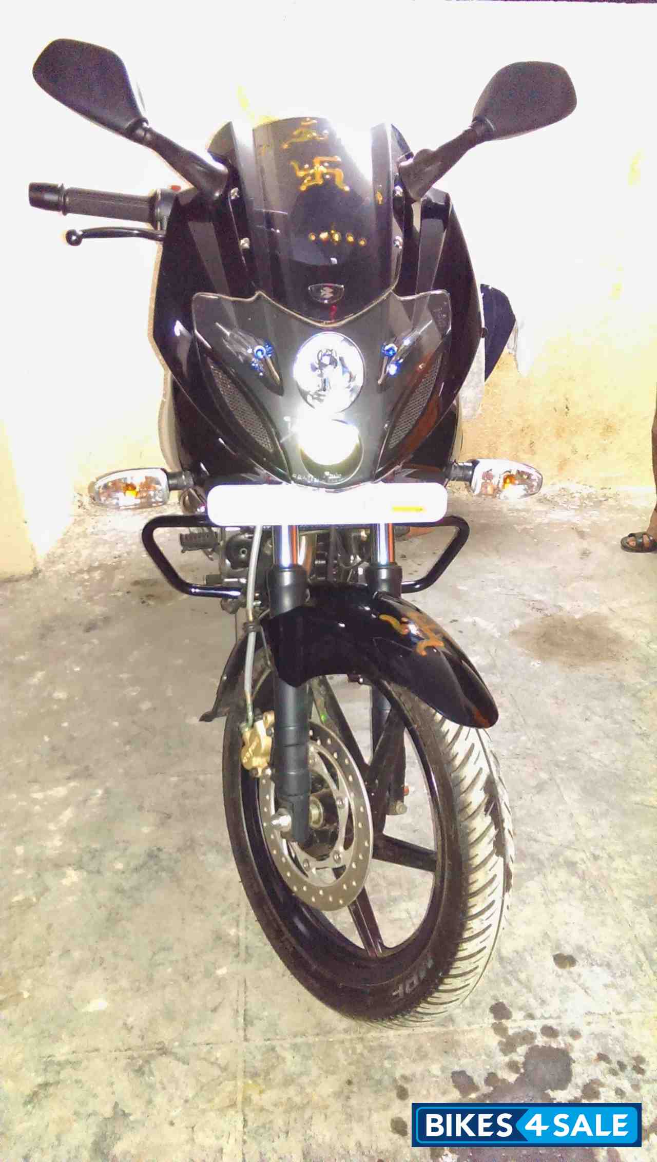 Bajaj Pulsar 220F