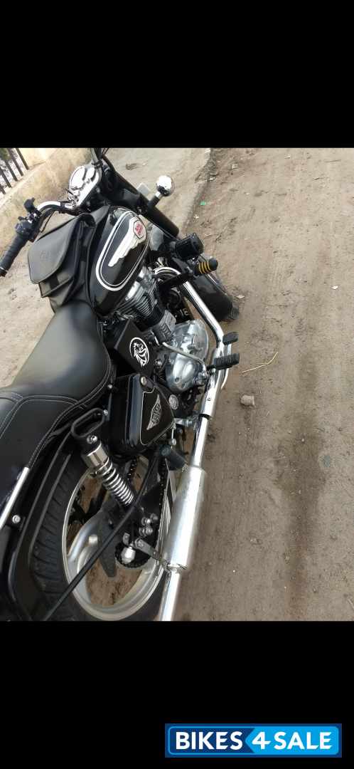 Blaxk Royal Enfield Bullet 500