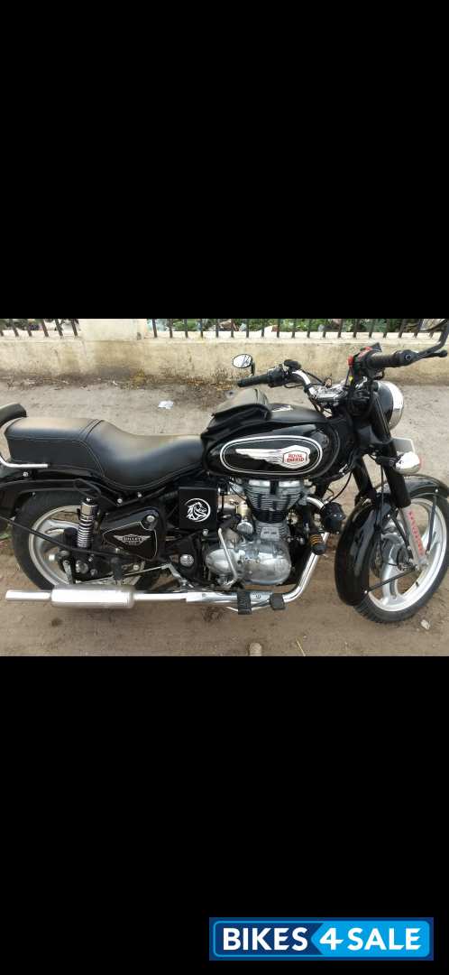Blaxk Royal Enfield Bullet 500