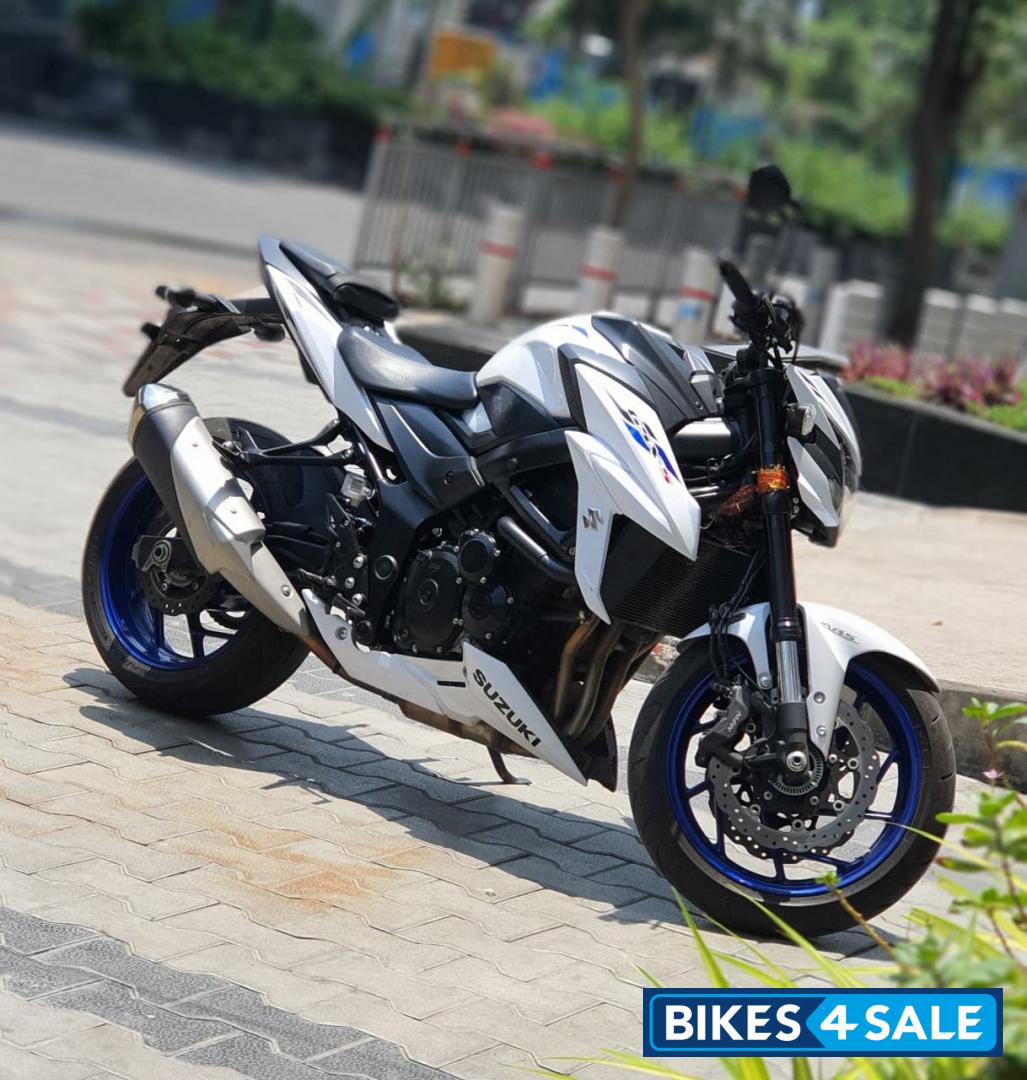 White Suzuki GSX S750