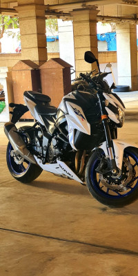White Suzuki GSX S750