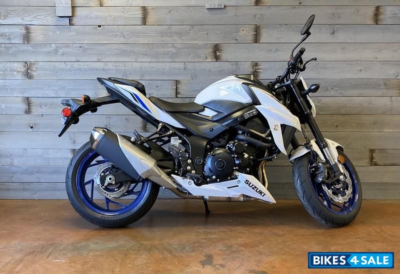 White Suzuki GSX S750 White Suzuki GSX S750