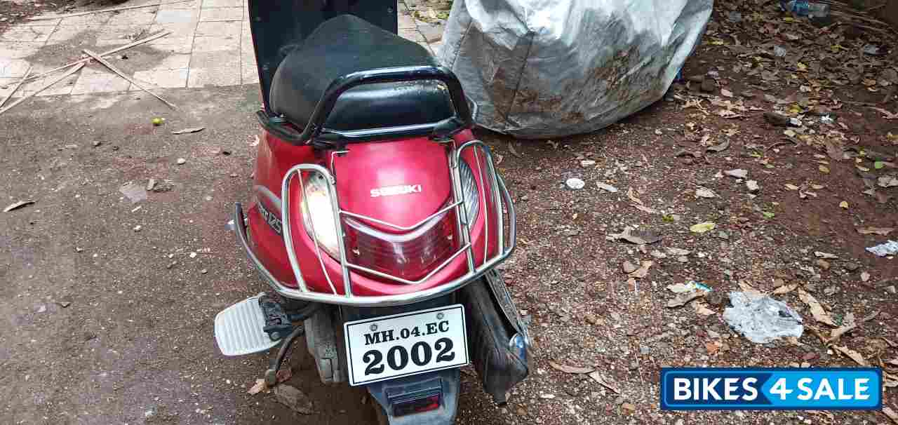 Red Suzuki Access 125