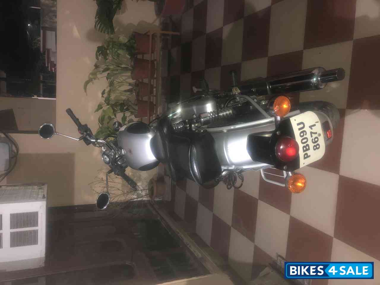 Silver Royal Enfield Classic 350 Silver Royal Enfield Classic 350