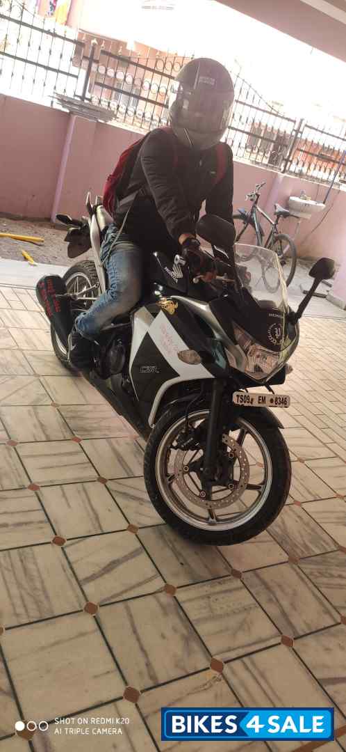 Black Honda CBR 250R