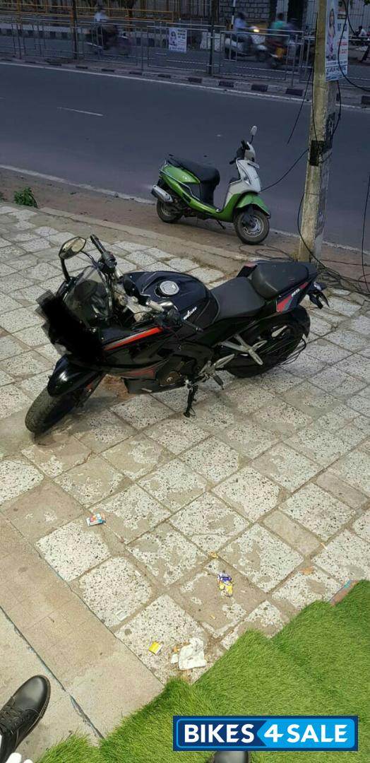 Bajaj Pulsar RS 200 ABS