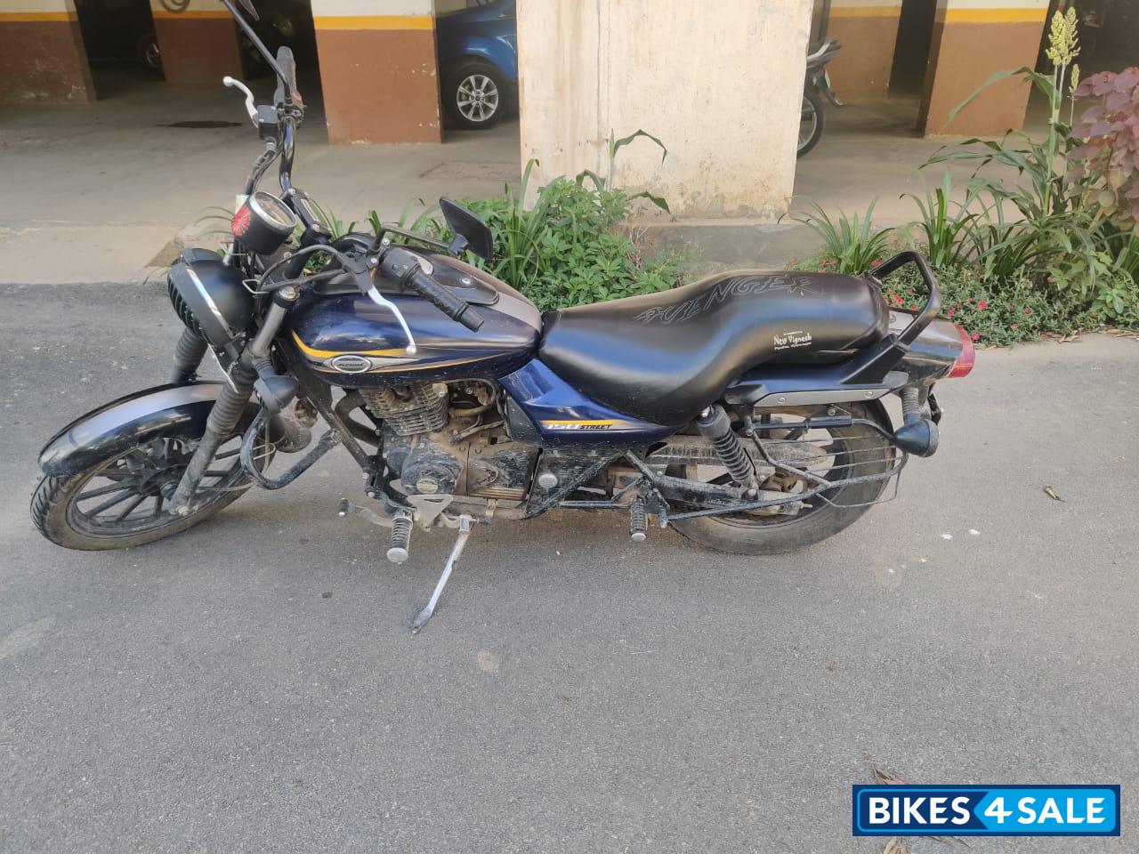 Blue Bajaj Avenger Street 150