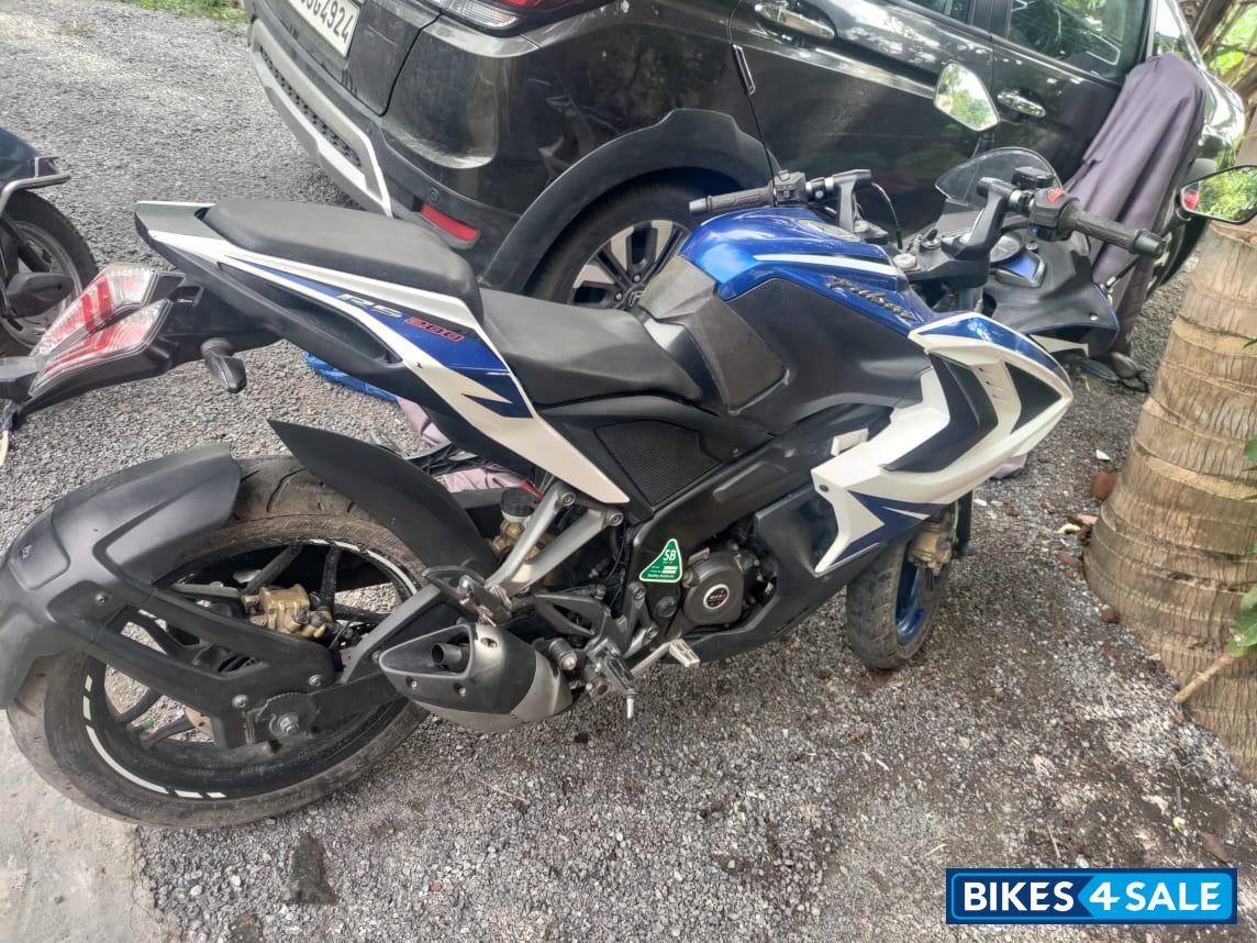 Blue And White Bajaj Pulsar RS 200 ABS