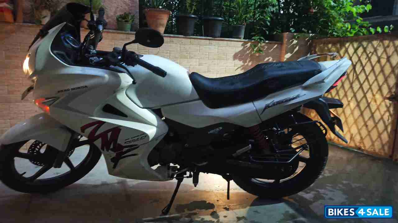 White Hero Karizma ZMR