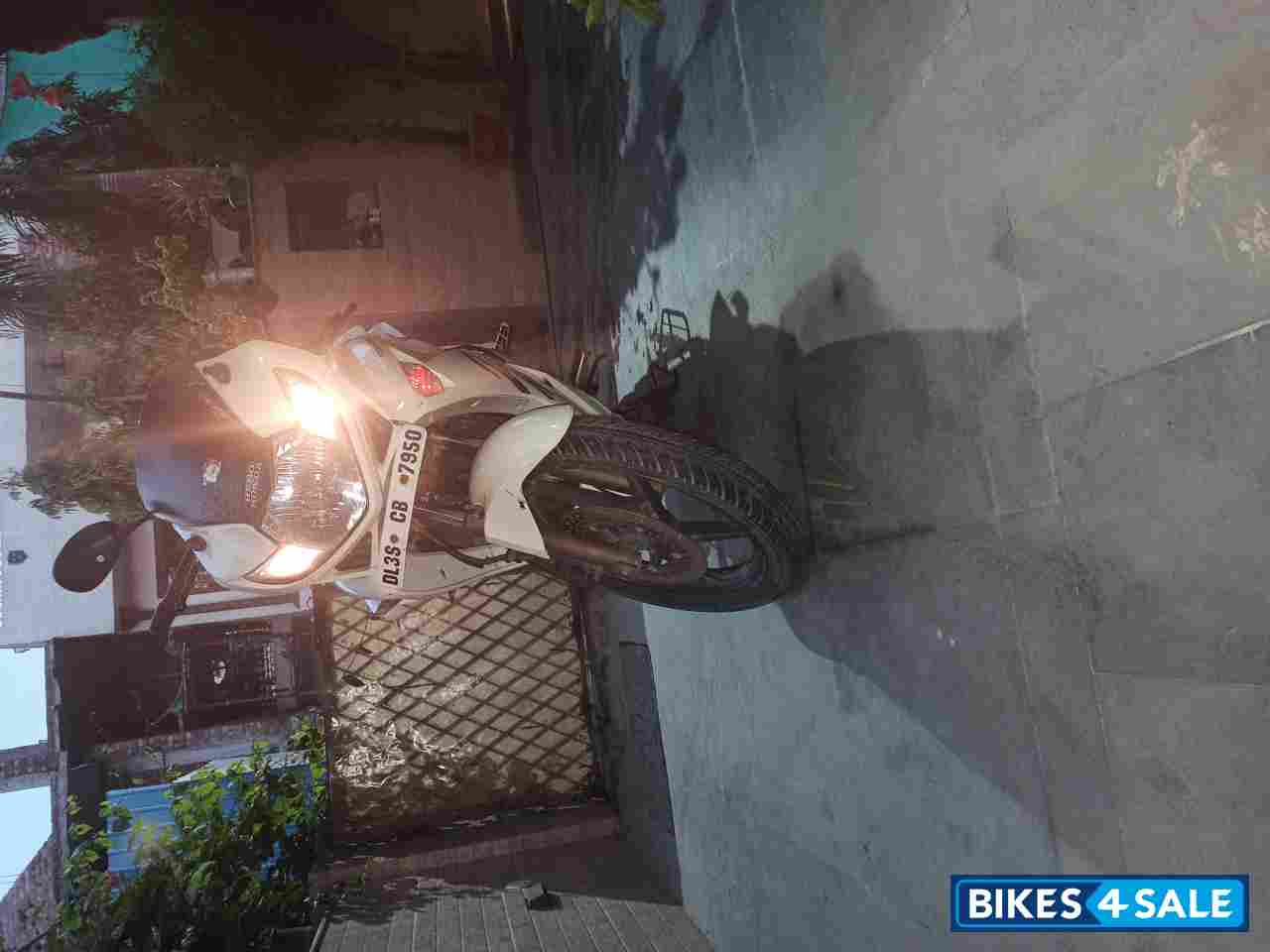 White Hero Karizma ZMR