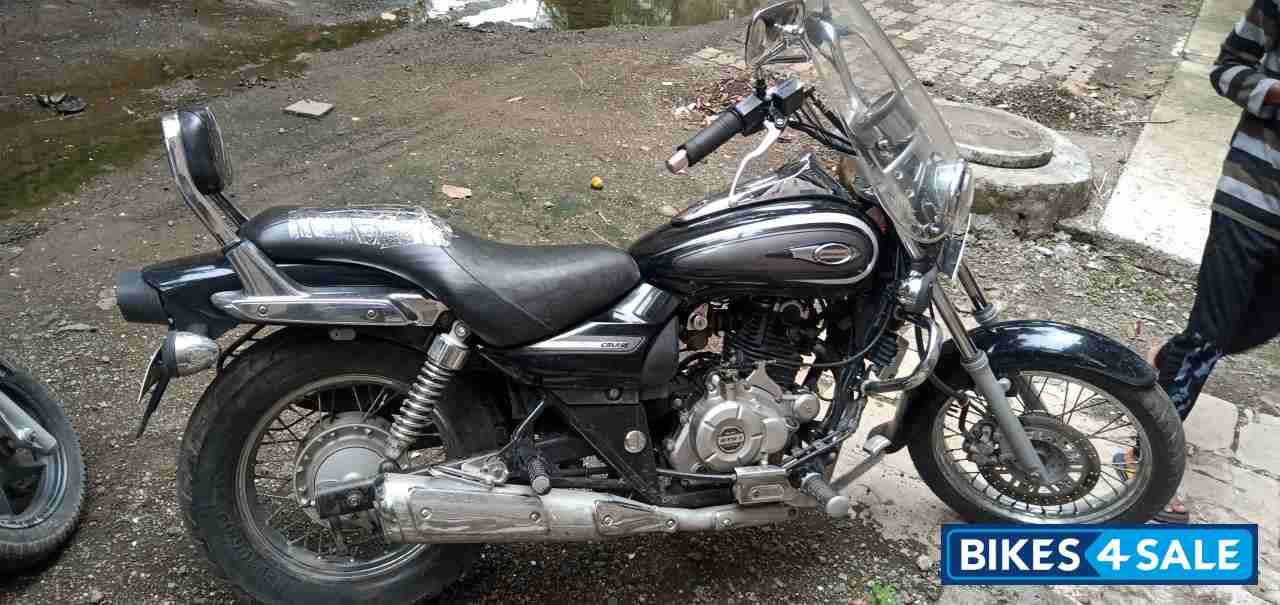 Black Bajaj Avenger 220 DTS-i Black Bajaj Avenger 220 DTS-i