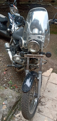 Black Bajaj Avenger 220 DTS-i