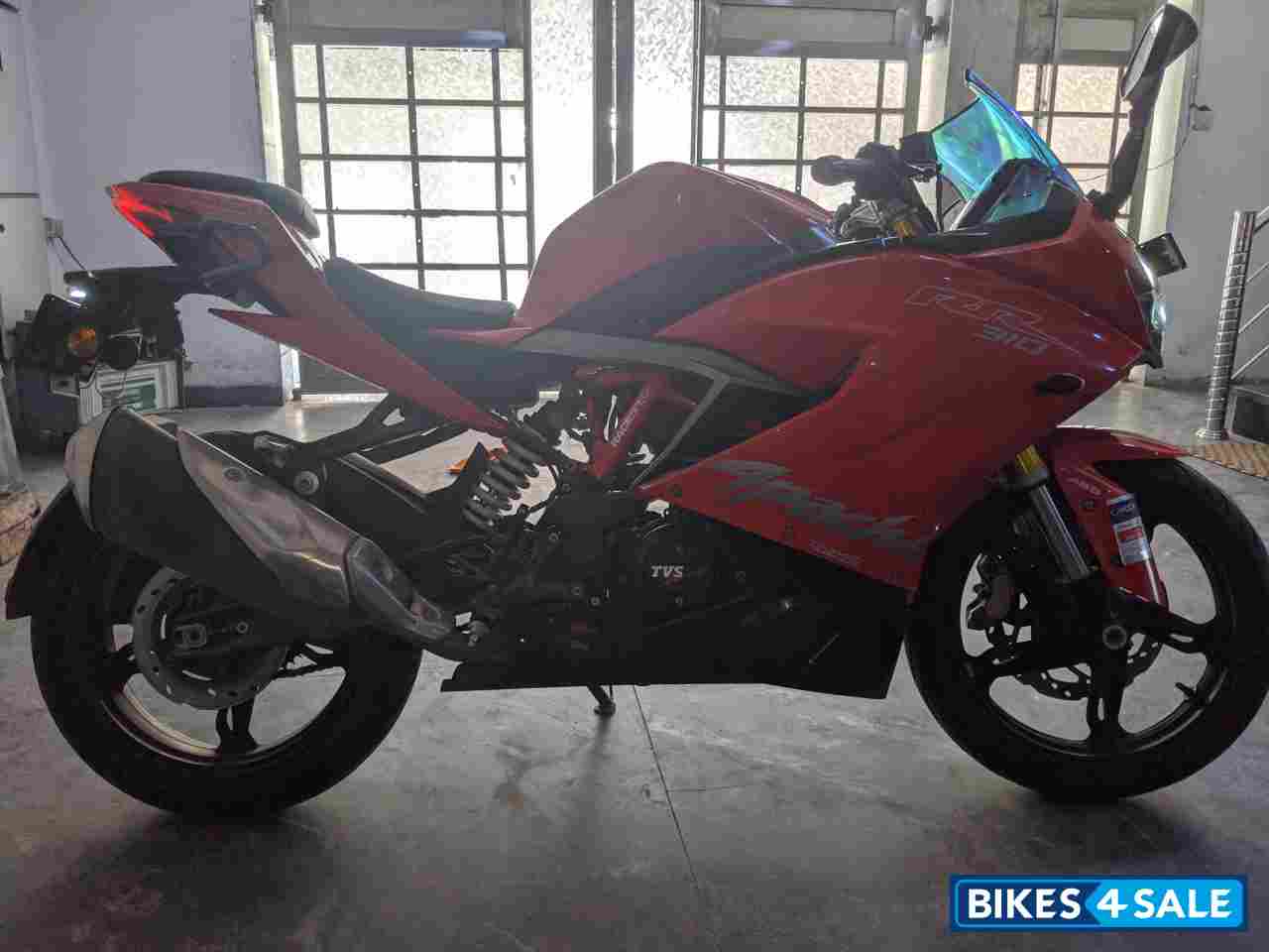Red TVS Apache RR 310