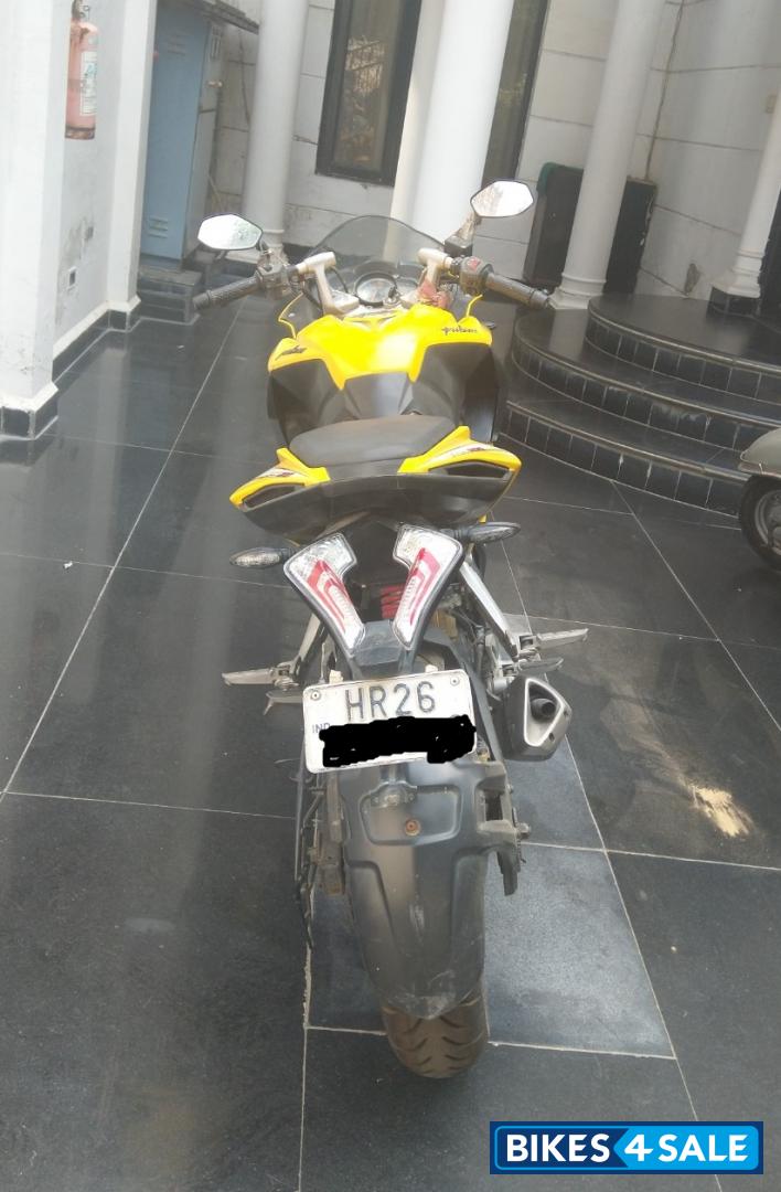 Bajaj Pulsar RS 200 ABS