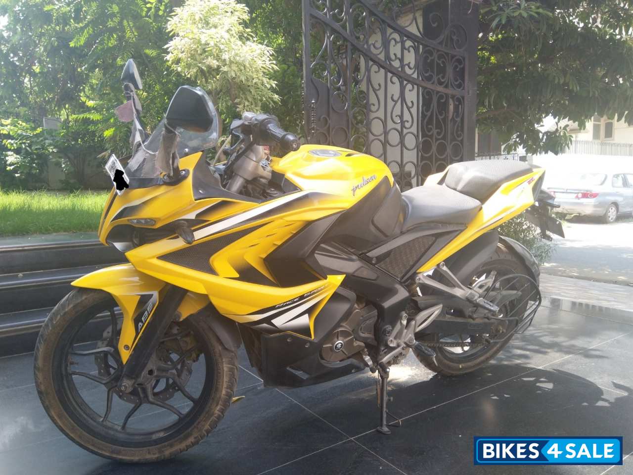 Bajaj Pulsar RS 200 ABS