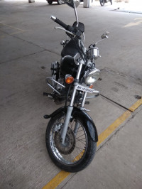 Midnight Black Bajaj Avenger 220 DTS-i