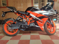 Black KTM RC 200