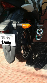 White Suzuki Gixxer 150