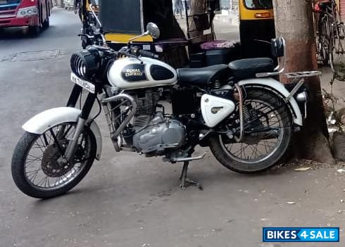 White Royal Enfield Classic 350