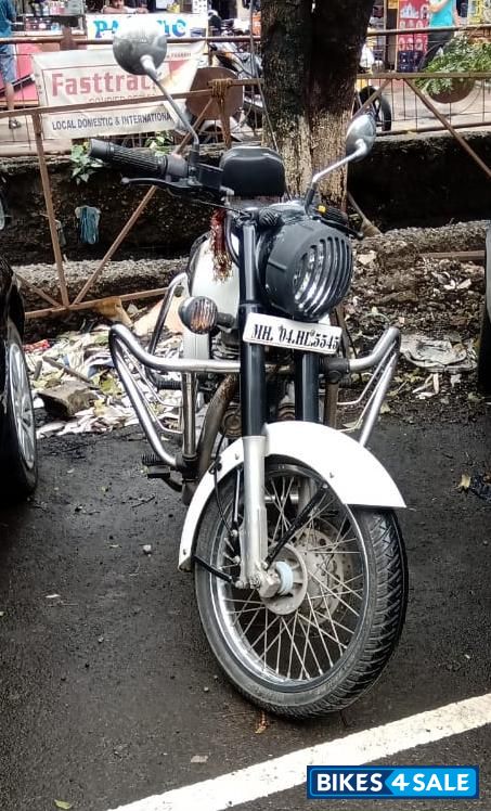 White Royal Enfield Classic 350 White Royal Enfield Classic 350