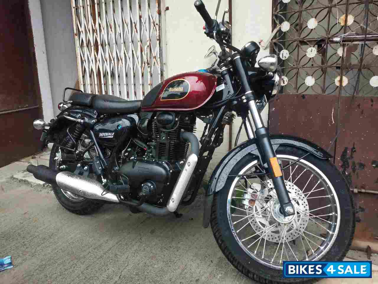 Bkack & Red Benelli Imperiale 400