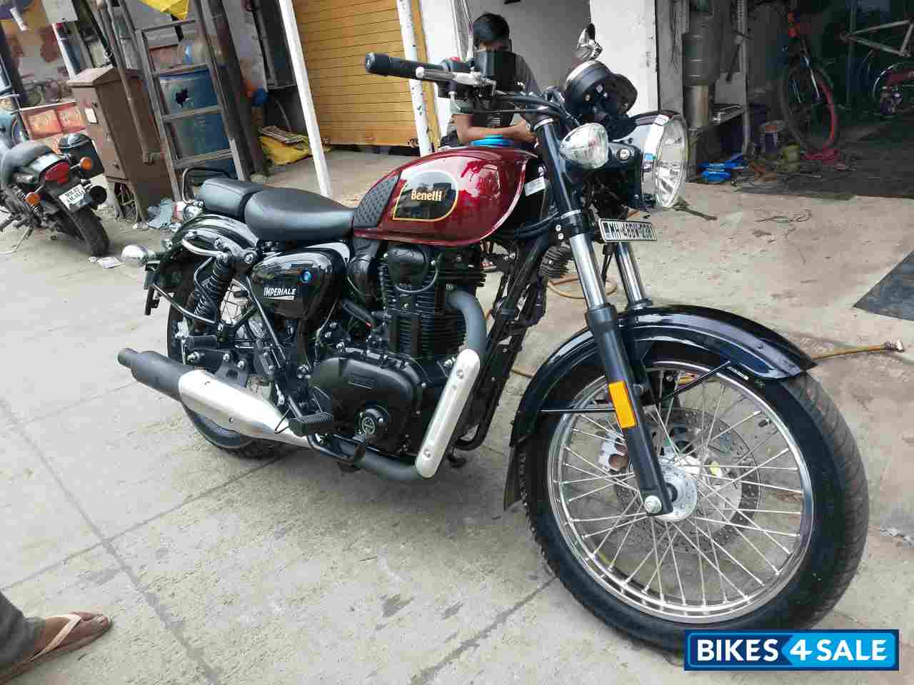 Bkack & Red Benelli Imperiale 400