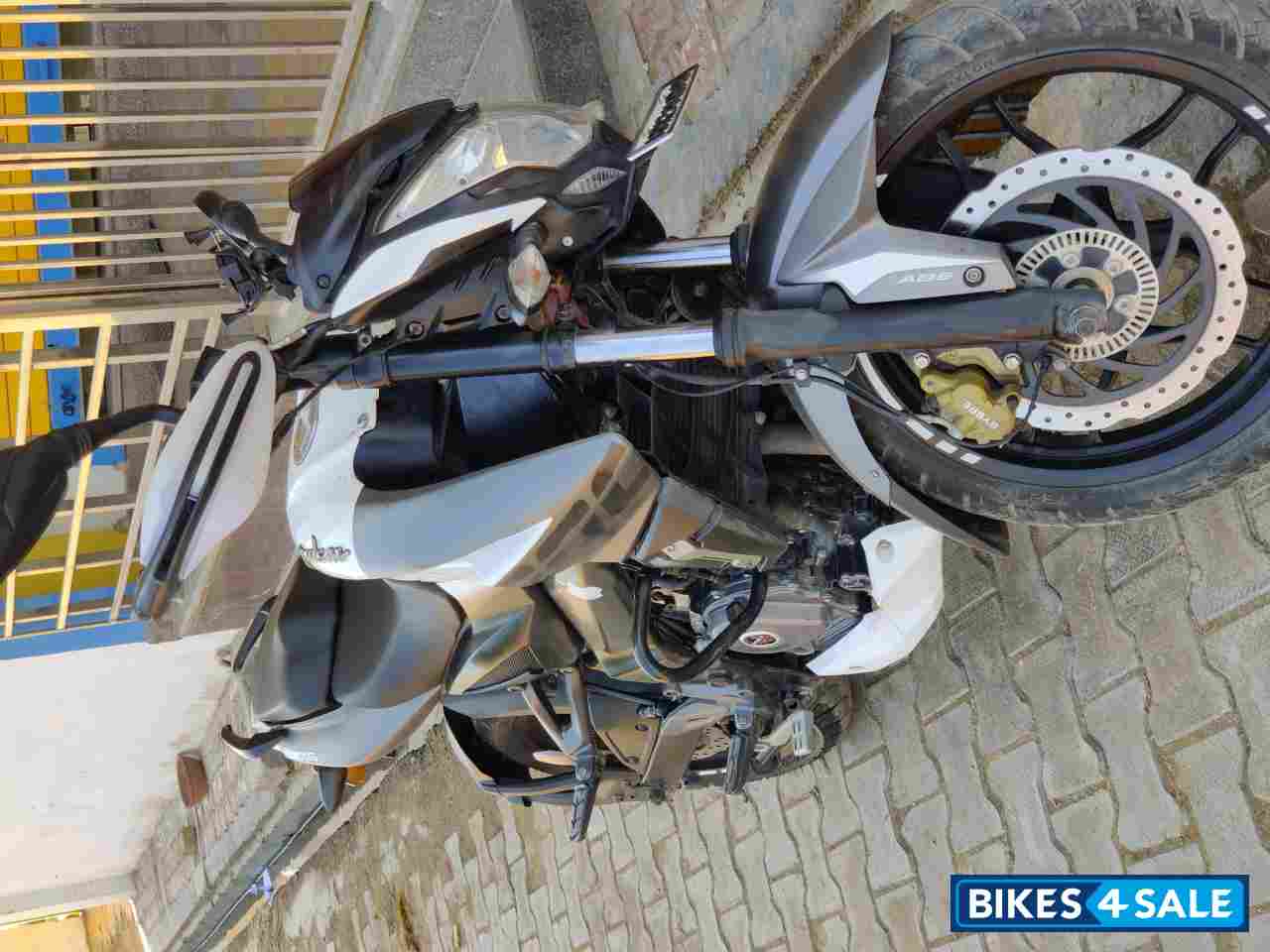 Bajaj Pulsar 200 NS ABS