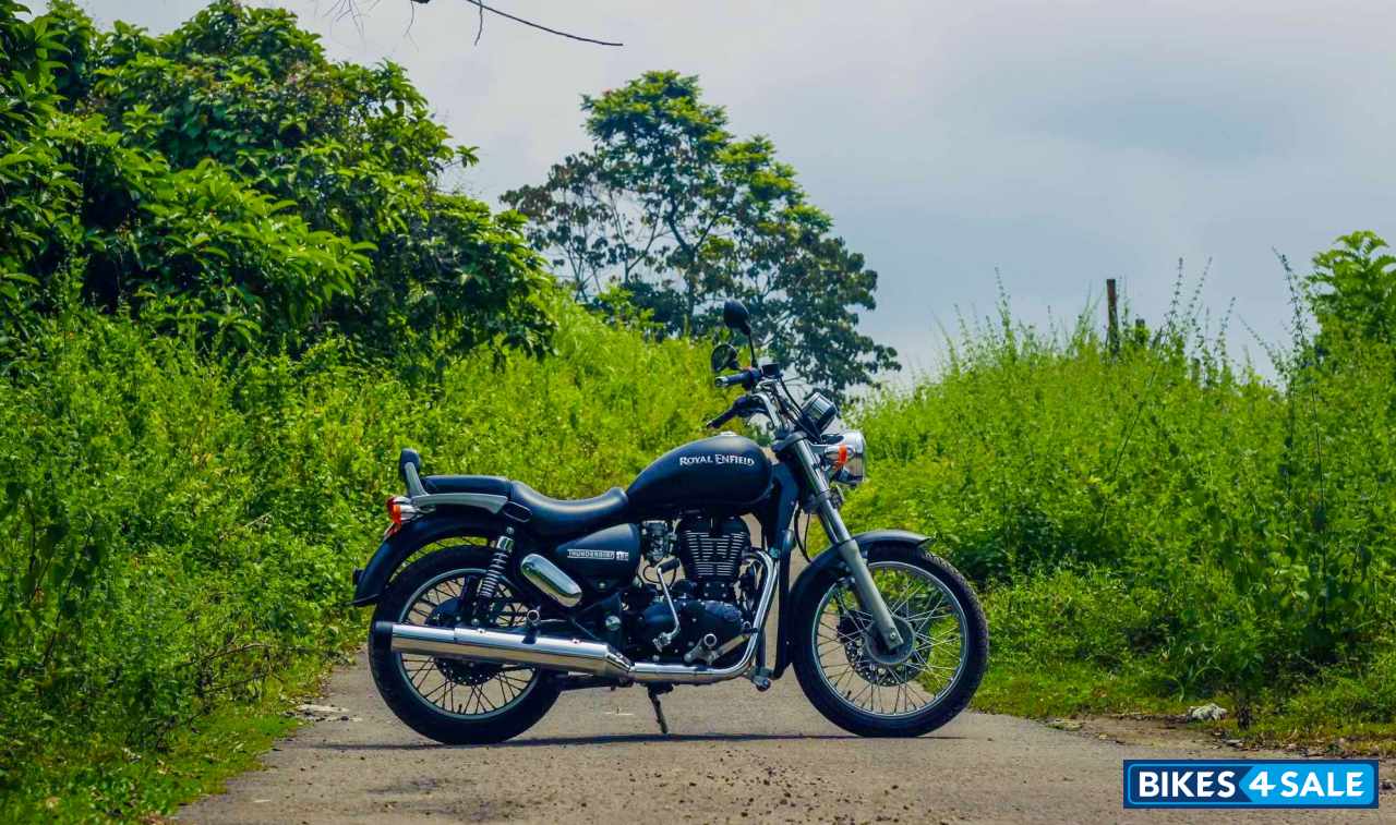 Marin Blue Royal Enfield Thunderbird