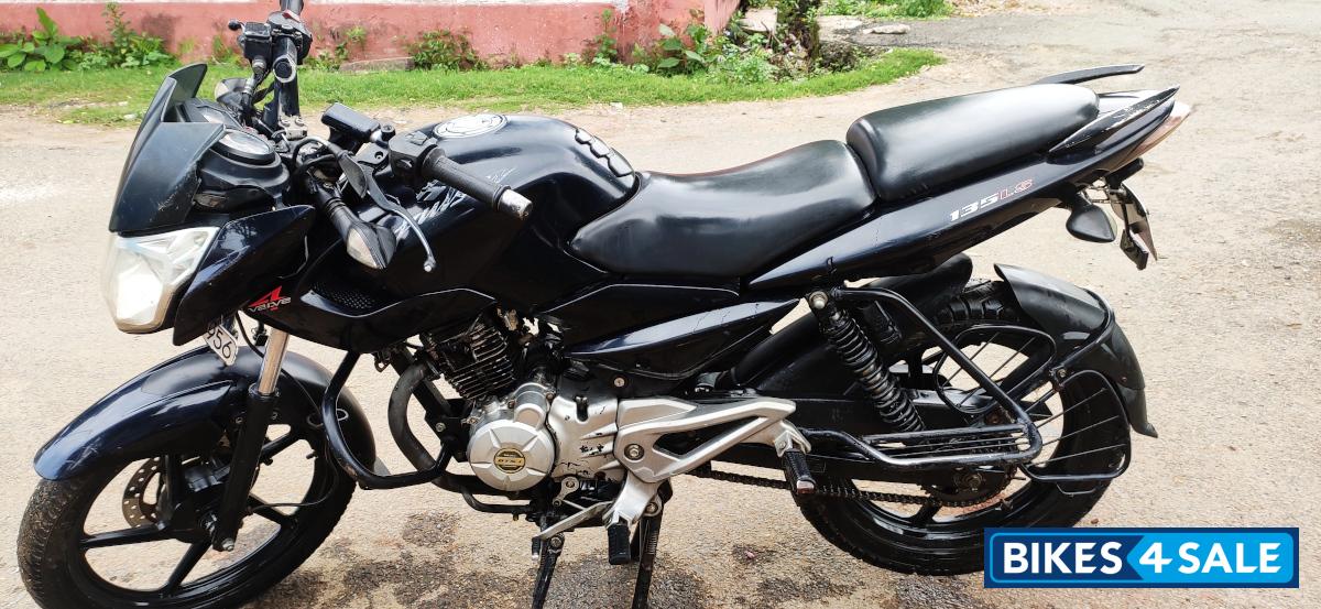 Black Bajaj Pulsar 135LS