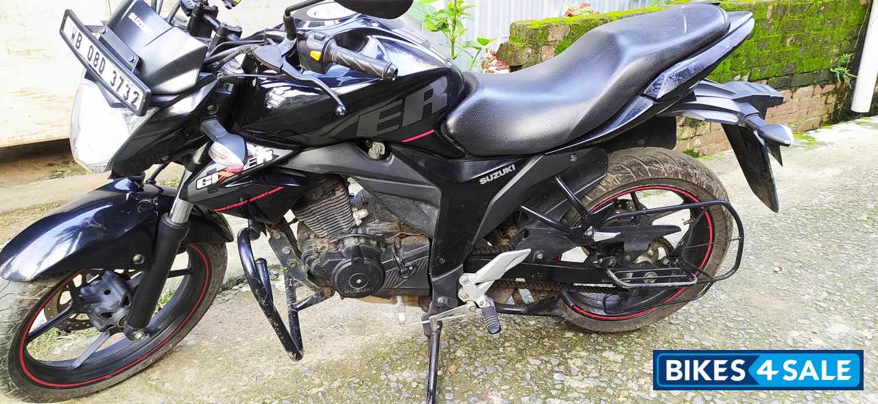 Black Suzuki Gixxer SP