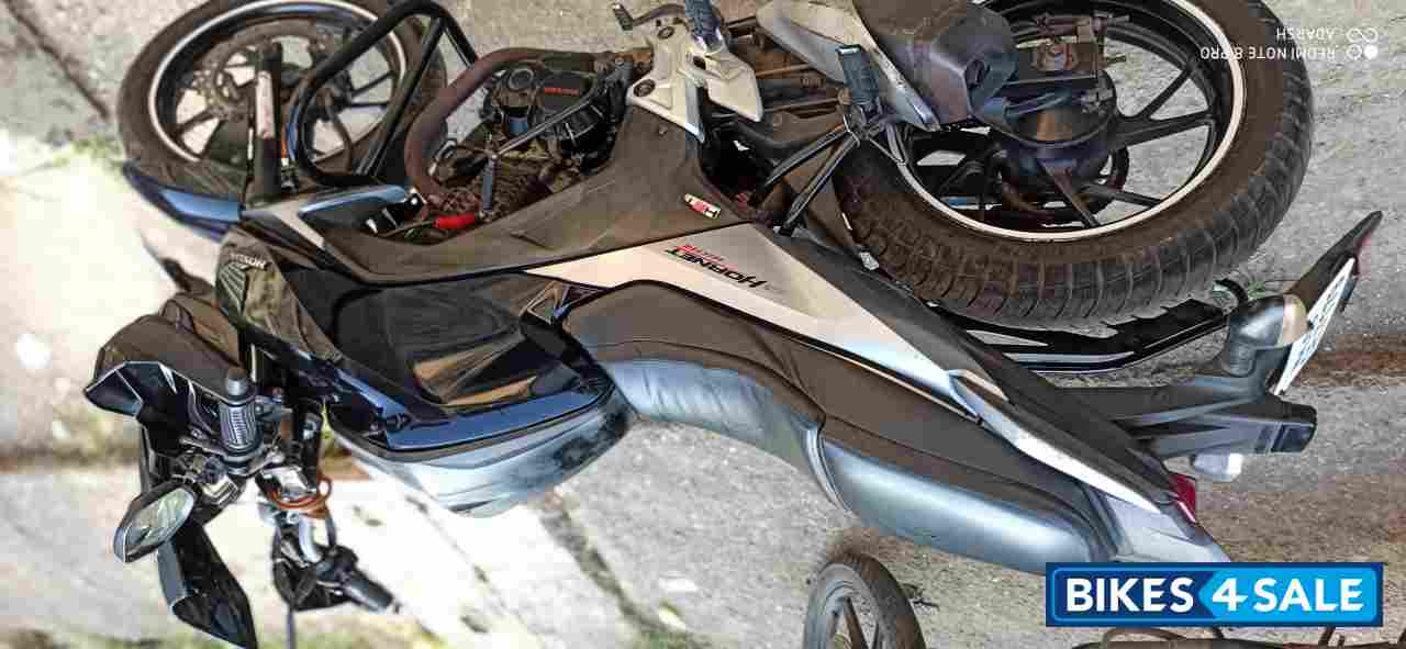 Pearl Blue Honda CB Hornet 160R