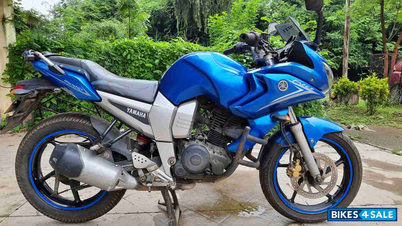 Blue Yamaha Fazer