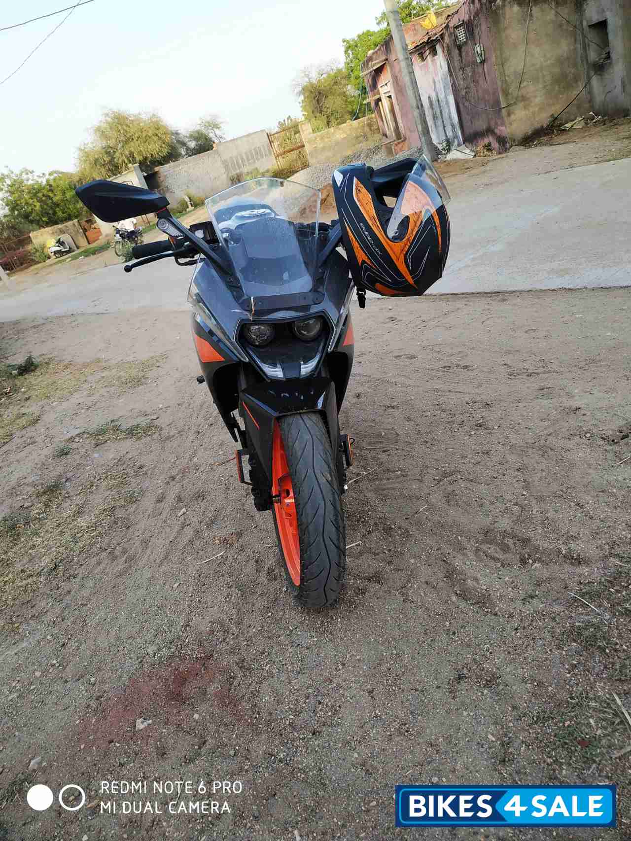 Black KTM RC 200