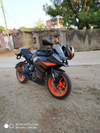 Black KTM RC 200