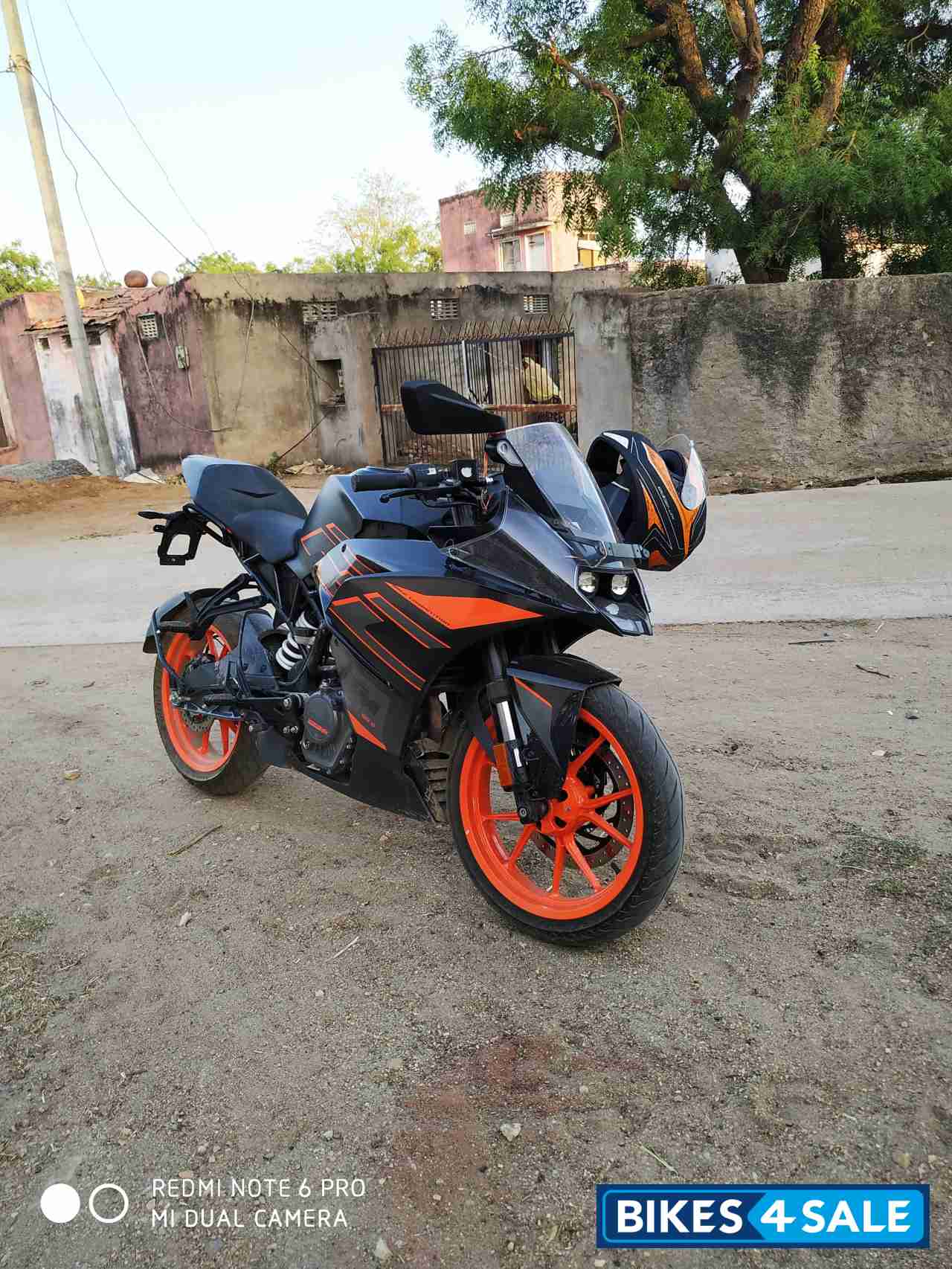 Black KTM RC 200