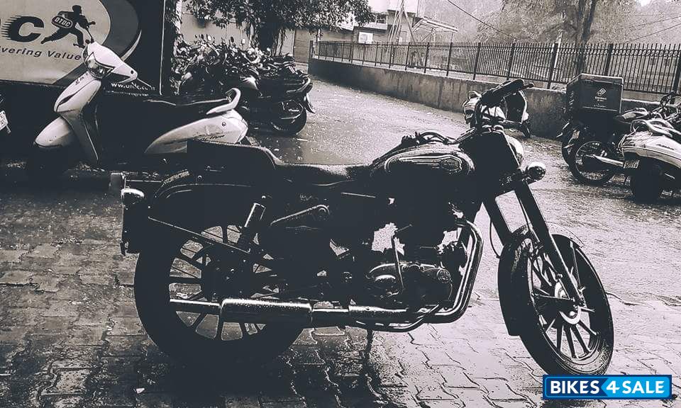 Black Royal Enfield Bullet Standard 350