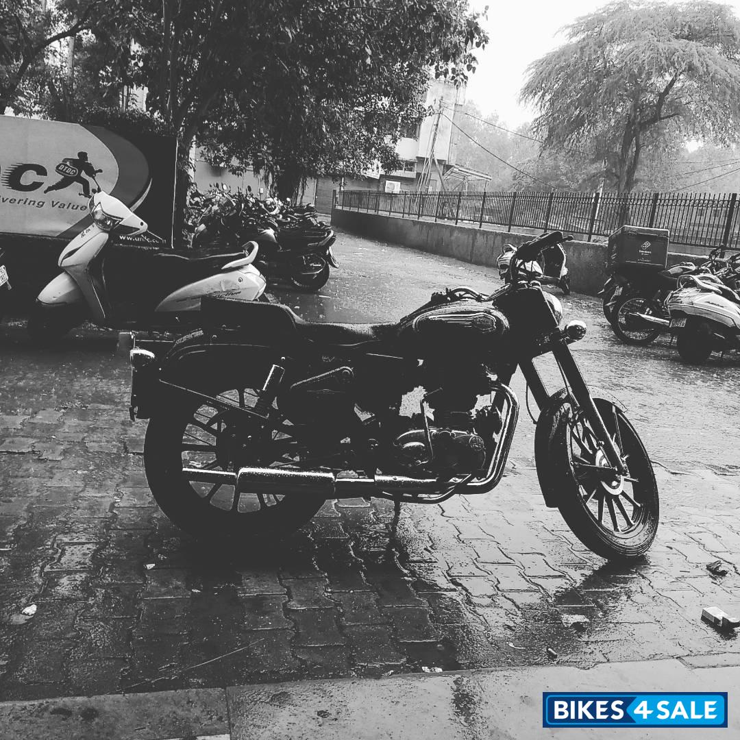 Black Royal Enfield Bullet Standard 350