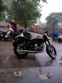 Black Royal Enfield Bullet Standard 350