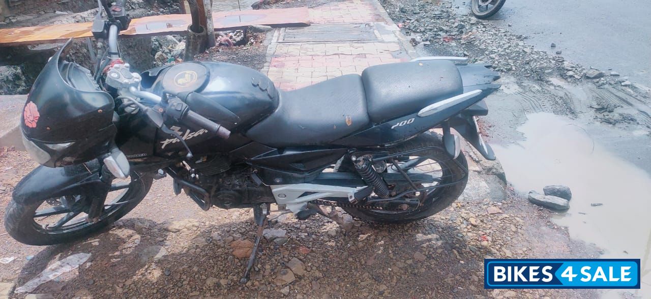 Black Bajaj Pulsar 200 DTSi