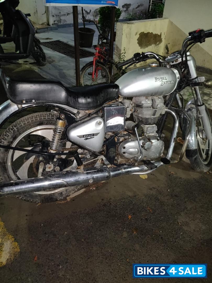Silver Royal Enfield Bullet Electra Twinspark