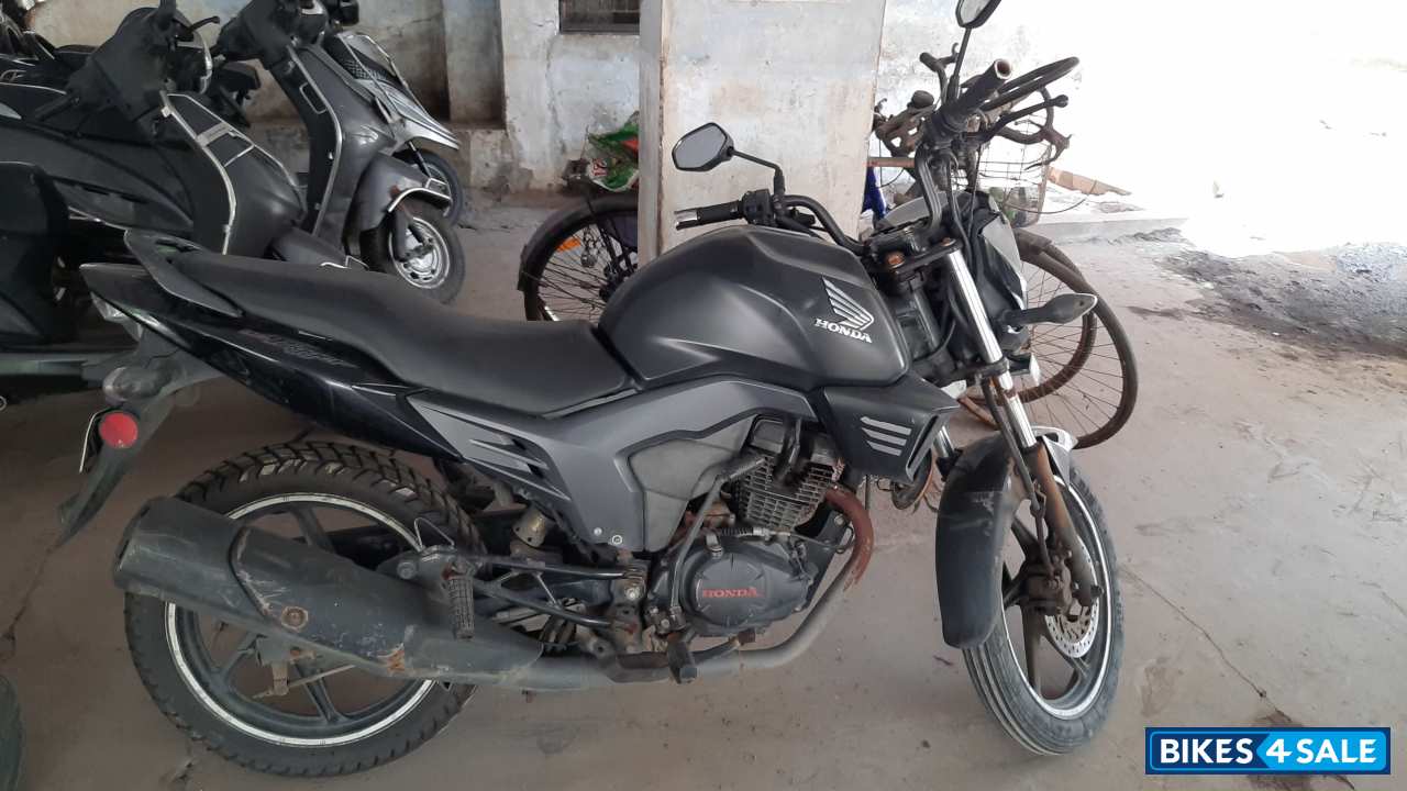 Black Honda CB Trigger Black Honda CB Trigger