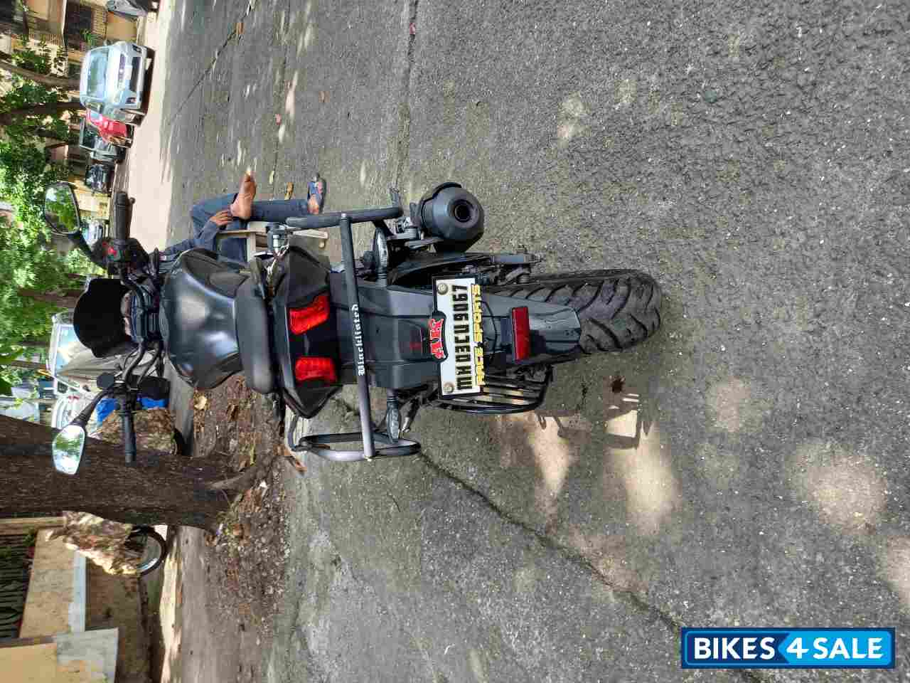 Matt Black Bajaj Dominar 400 Disc