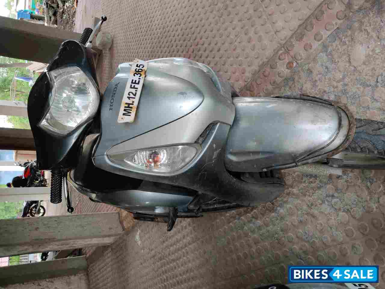Silver Honda Aviator