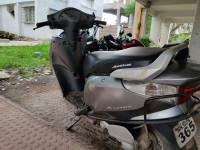 Silver Honda Aviator